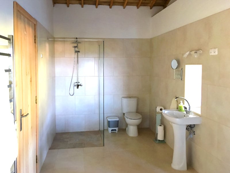 Azores holiday rental: bathroom
